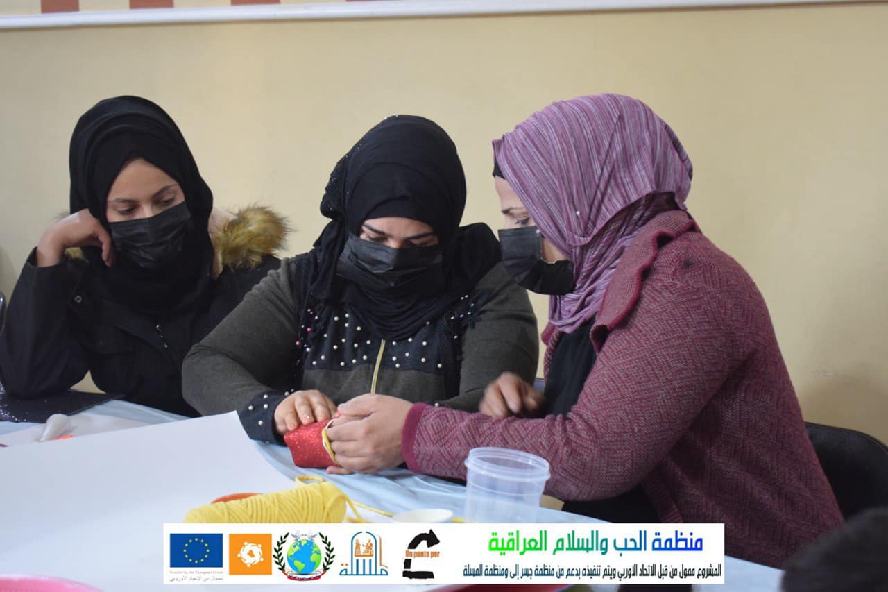تدريبات "الطرق تدوير المواد البلاستيكية" في إطار مشروع تحسين الوضع البيئي في الأنبار، بالتعاون مع جسر إلى والمسلة وتمويل من الاتحاد الأوروبي.